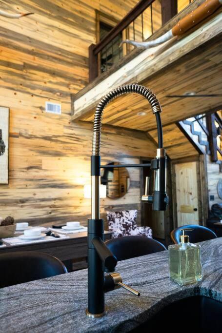 The Big Tex Luxury Cabin Is Epic Broken Bow Ngoại thất bức ảnh