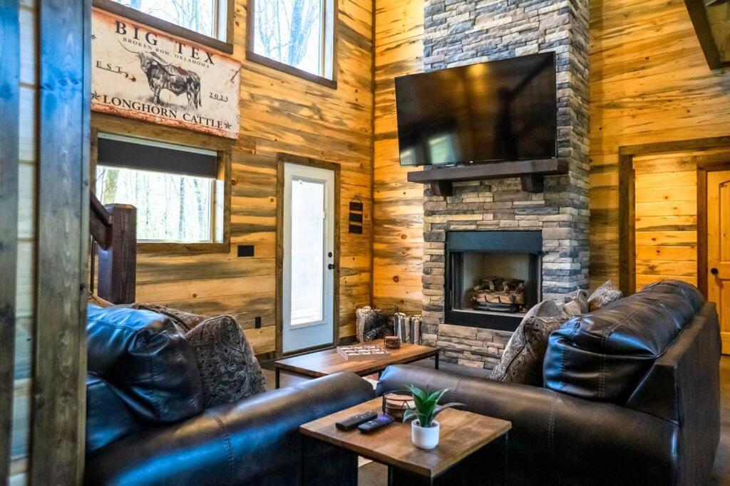 The Big Tex Luxury Cabin Is Epic Broken Bow Ngoại thất bức ảnh