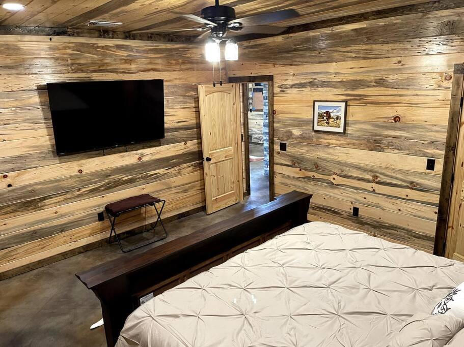 The Big Tex Luxury Cabin Is Epic Broken Bow Ngoại thất bức ảnh