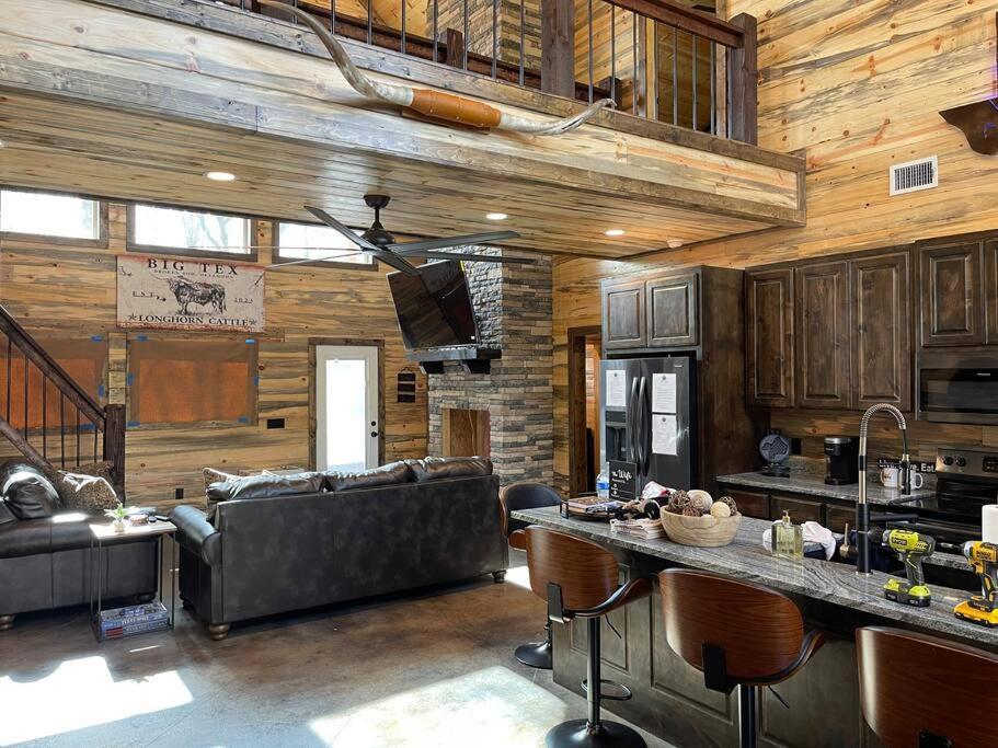 The Big Tex Luxury Cabin Is Epic Broken Bow Ngoại thất bức ảnh