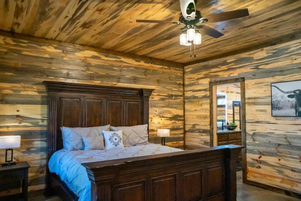 The Big Tex Luxury Cabin Is Epic Broken Bow Ngoại thất bức ảnh