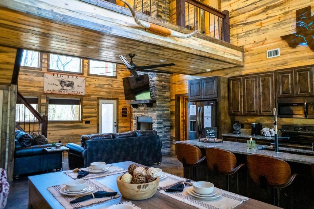 The Big Tex Luxury Cabin Is Epic Broken Bow Ngoại thất bức ảnh